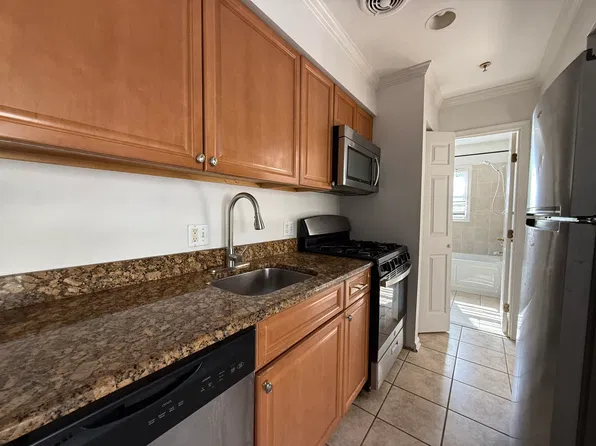 1001 16th St NE APT 104, Washington, DC 20002