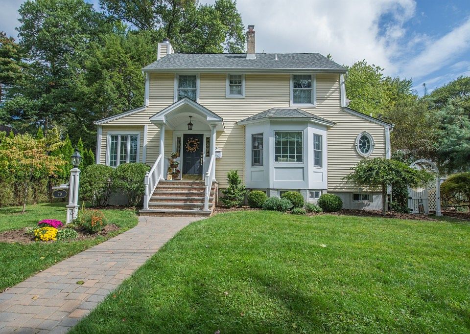 1st image of 70 Saxonia Ave