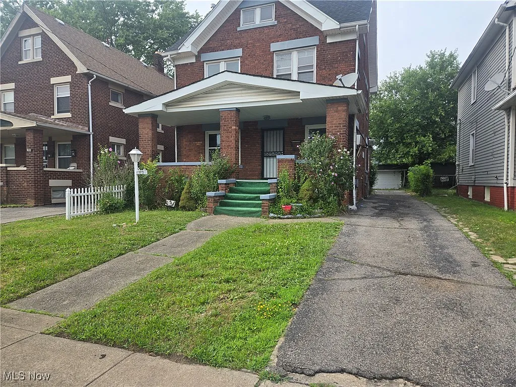 13613 Bartlett Ave photo 1