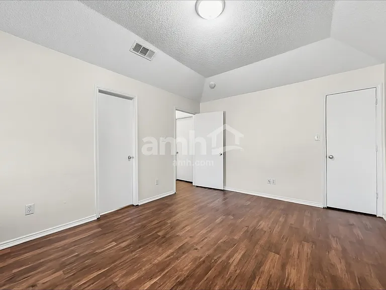8551 Western Meadows Dr — Photo 10