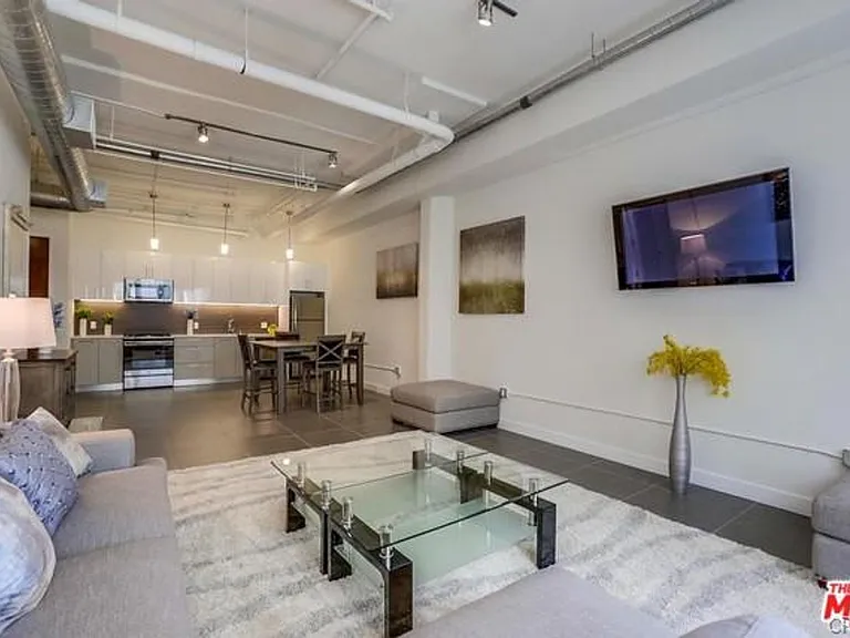 939 S Broadway — Photo 111