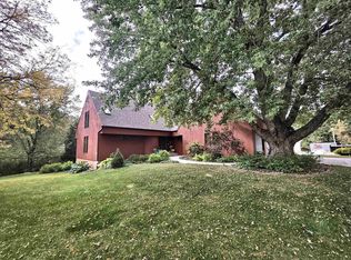 17962 224th St, Manchester, IA 52057