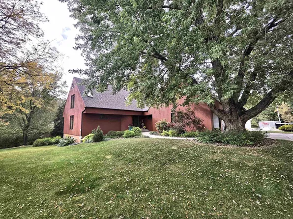 17962 224th St, Manchester, IA 52057