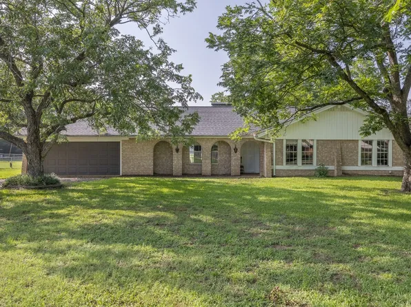 108 Magnolia St, Pittsburg, TX 75686