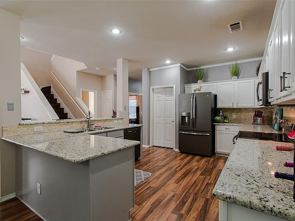3rd image of 10174 Cedar Lake Dr
