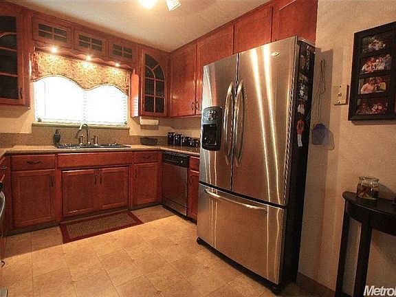 4th image of 25 Willow Glen Ave