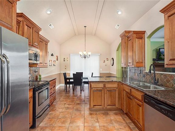 3rd image of 5125 W Homespun Dr