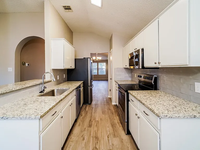 706 Langford Dr — Photo 8