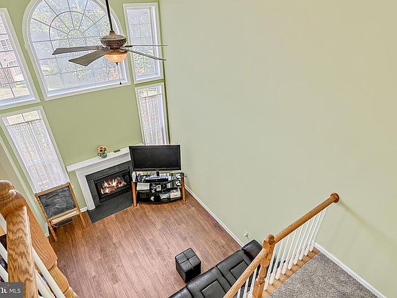 Family room high ceiling (Picture from similar home)