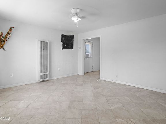 4th image of 105 E Ross St