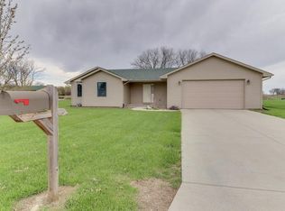 110 Fox Run Ct, Le Roy, IL 61752