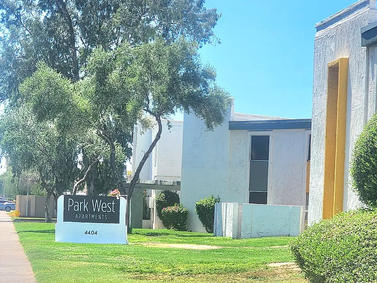 Park West Apartments — Photo 27