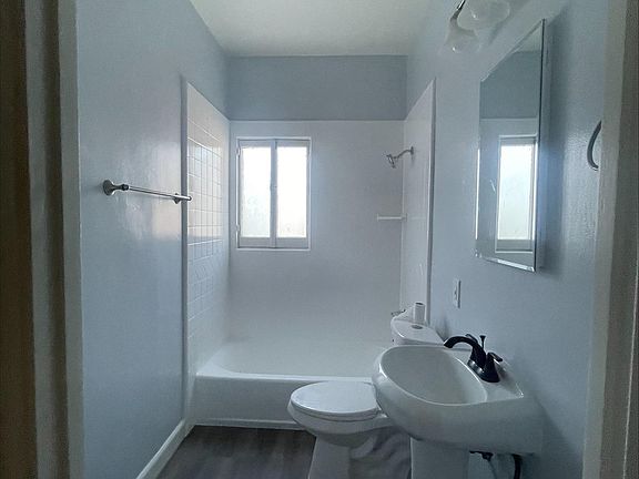 2nd image of 306 1/2 N Primrose Ave