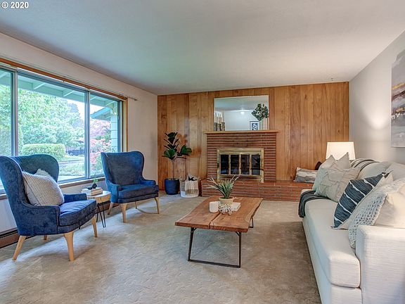 4th image of 1054 SE 36th Ave