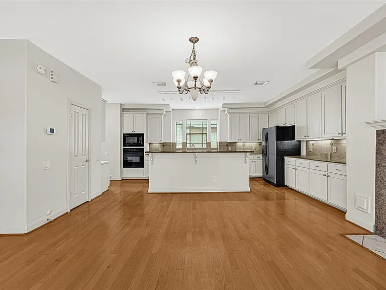 2414 Calumet St #B — Photo 12