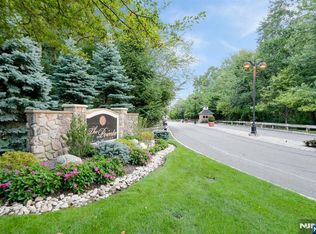 1202 Pointe Gate Dr, Livingston, NJ 07039