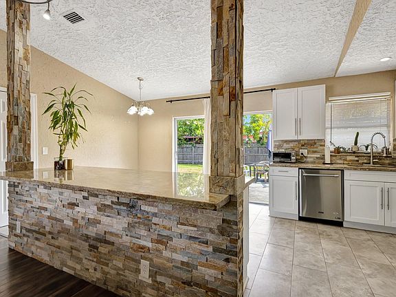 3rd image of 2543 Dolphin Drive