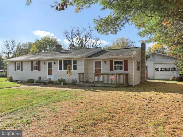 60 Grey Spring Ave, Bunker Hill, WV 25413