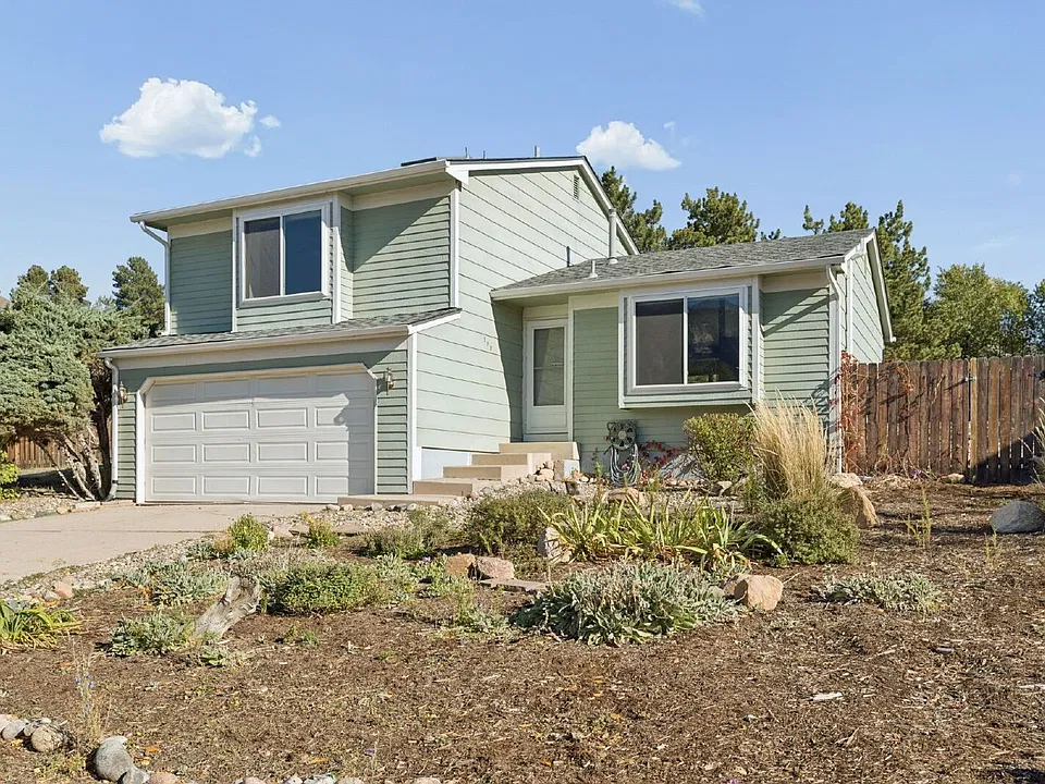 590 Crosstrail Dr