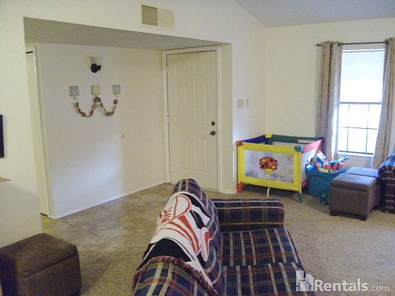 4th image of 3024 Newcastle Ct