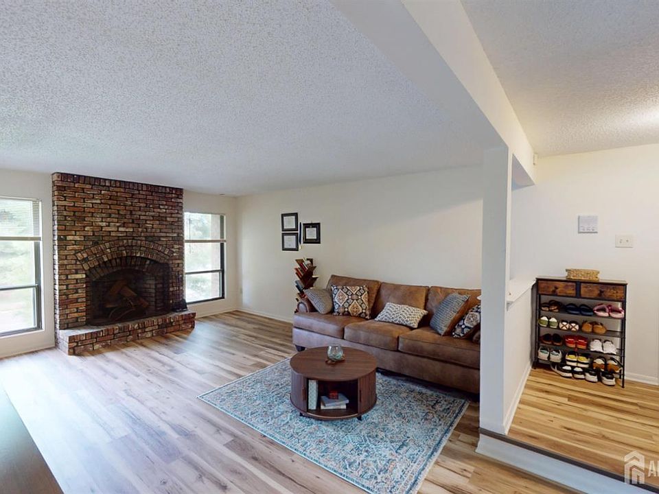 1st image of 280 Willowbrook Dr