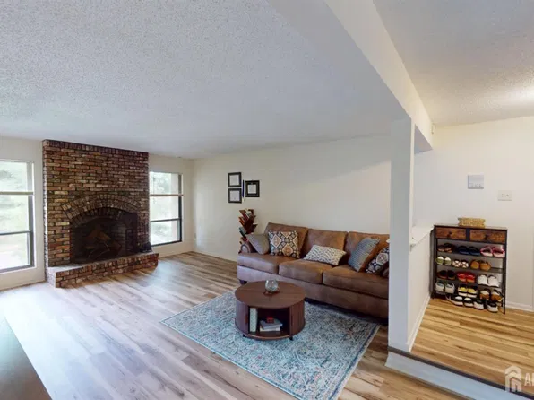 280 Willowbrook Dr, North Brunswick, NJ 08902