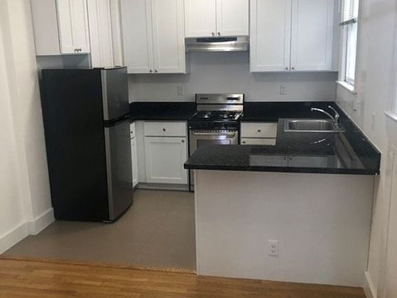 2nd image of 1538 Filbert St #1