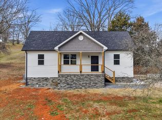 939 Nichols Rd, Dandridge, TN 37725