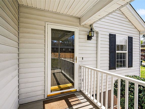 4th image of 1106 Charter Oak Dr