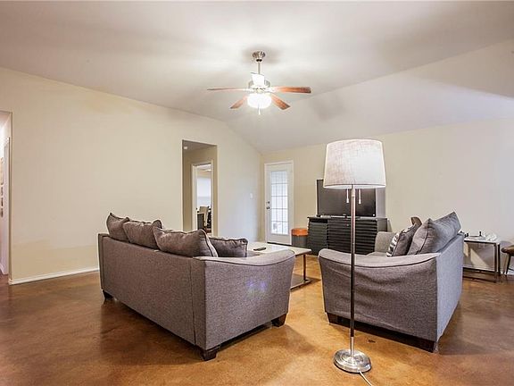 3rd image of 213 Woodland Blvd
