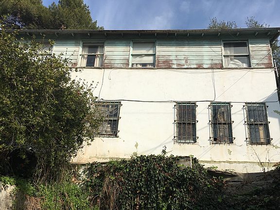 5th image of 2484 Cheremoya Ave