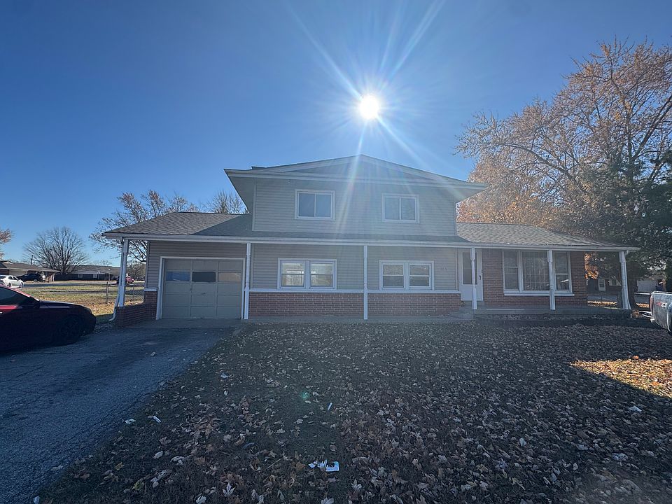 1st image of 2215 Saratoga Dr