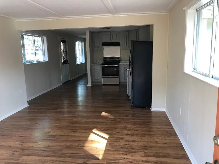 204 Chandler Ave — Photo 6
