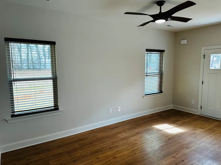 525 N Linwood Ave — Photo 10