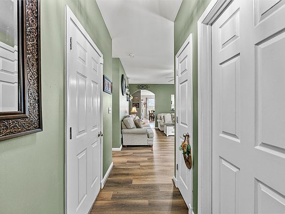 3rd image of 2528 Moray Pl