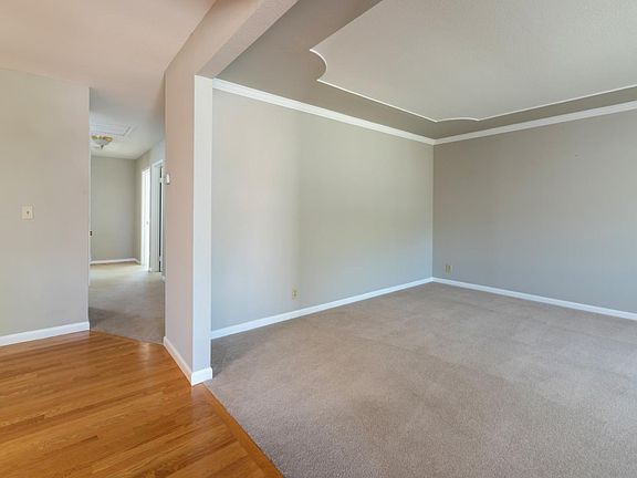 3rd image of 682 Kirk Glen Dr