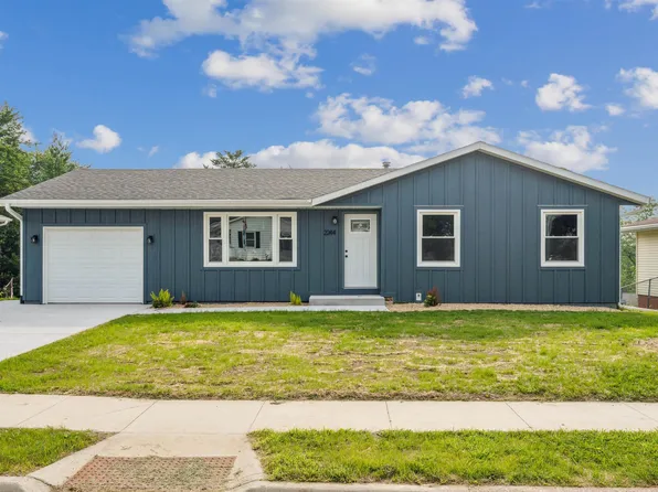 2244 Saint John Dr, Dubuque, IA 52002