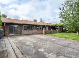 2416 Edgemont Dr, Medford, OR 97504