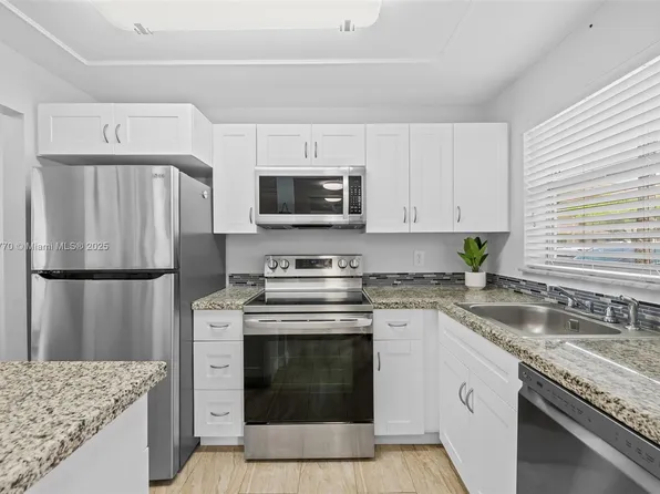 8305 Sunrise Lakes Blvd APT 101, Sunrise, FL 33322