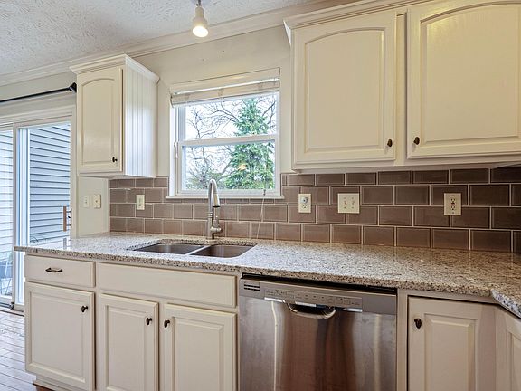 3rd image of 4798 Riverrock Dr
