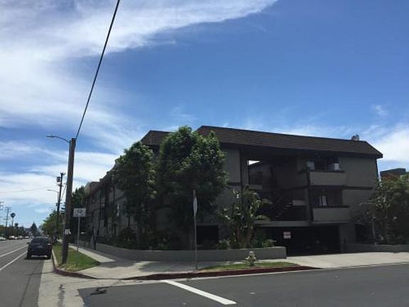 2nd image of 9413 Van Nuys Blvd APT 201