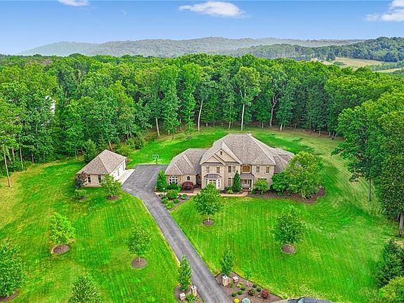 2nd image of 716 Copper Creek Ln