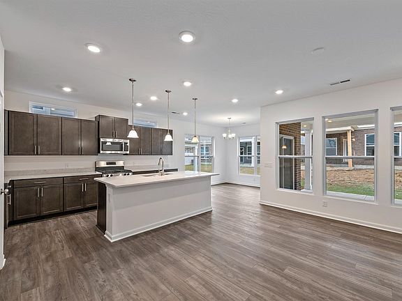 5th image of 5007 N Castle Ct
