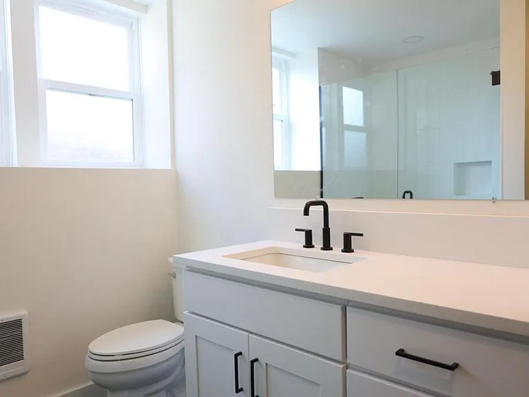 403 S Idaho St #B — Photo 12