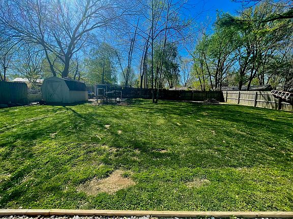 2nd image of 610 SE 10th St
