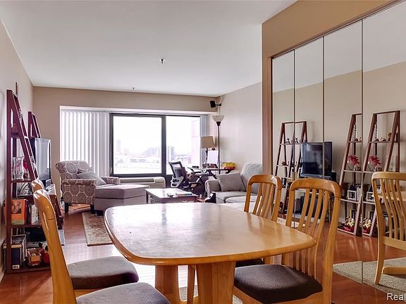 3rd image of 1001 W Jefferson Ave #14F