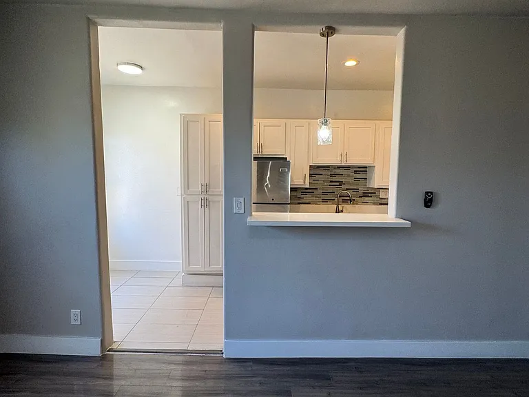250 N Kenmore Ave #203 — Photo 8