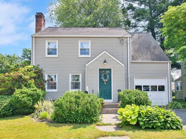 420 Oakwood Avenue, West Hartford, CT 06110