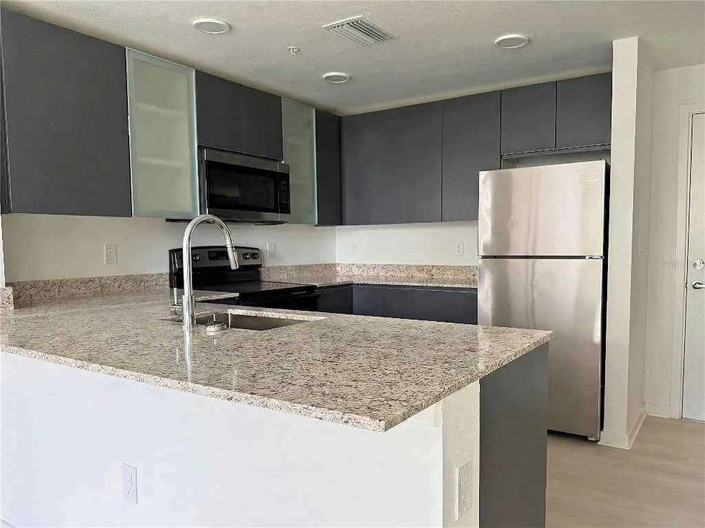 Building Photo - 5592 Pga Blvd #304