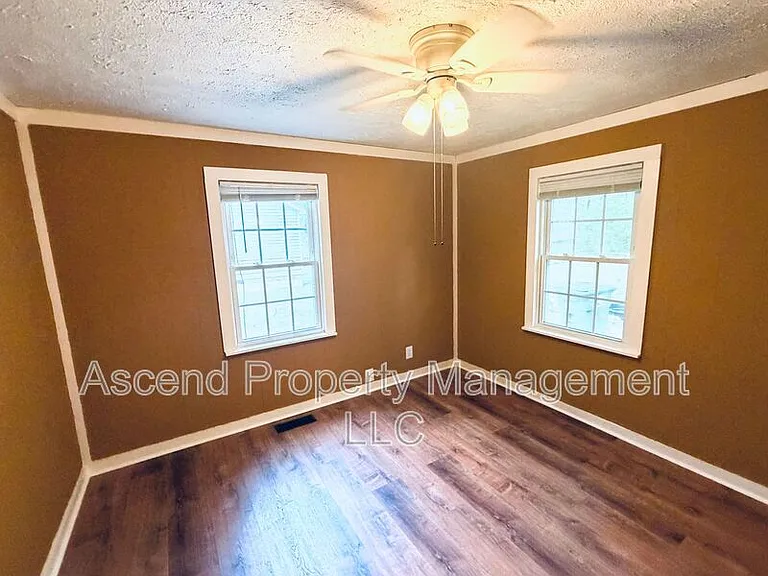 1134 McDonald Dr — Photo 8
